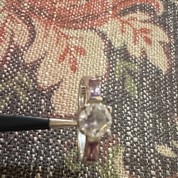 Elegant Silver Ring with Clear Gemstone - Picture 5 of 6